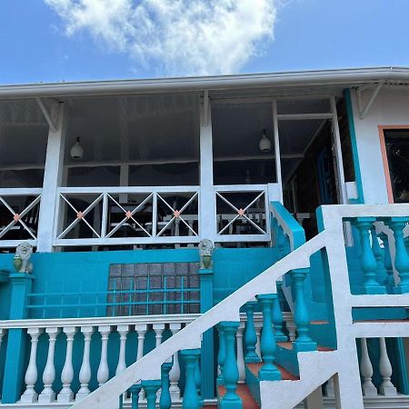 Los Delfines Hotel & Dive Center Little Corn Island Exterior photo