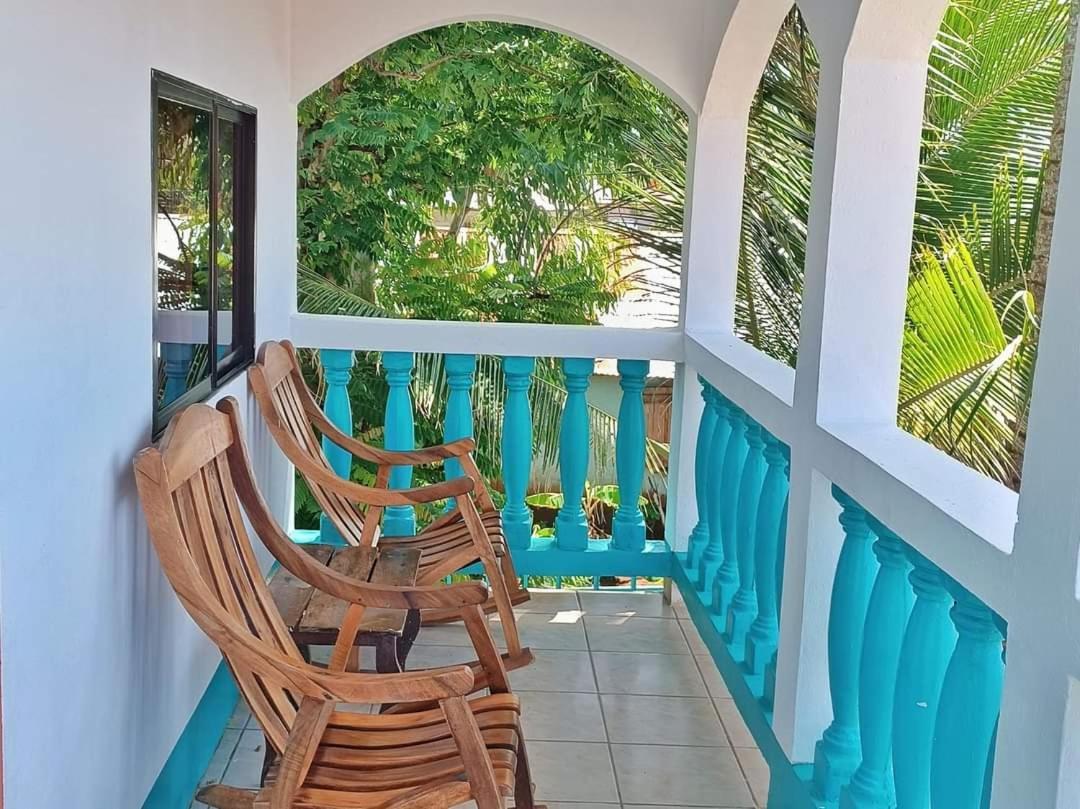 Los Delfines Hotel & Dive Center Little Corn Island Exterior photo