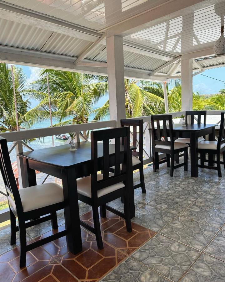 Los Delfines Hotel & Dive Center Little Corn Island Exterior photo